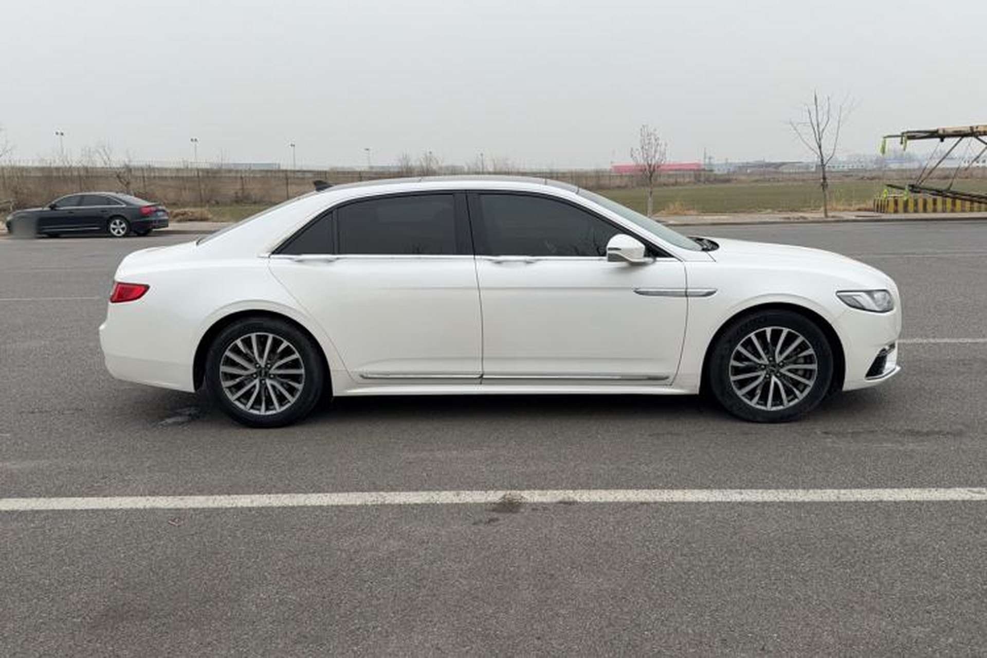 Used Lincoln Continental 2017 2.0T Two-Wheel-Drive Luxury Edition Exterior 5