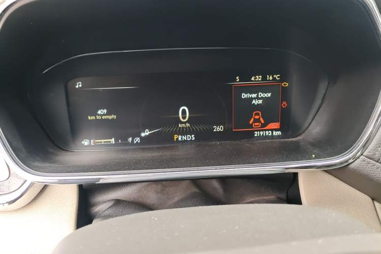 Used Lincoln Continental 2017 2.0T Two-Wheel Drive Deluxe Edition Instrument Cluster