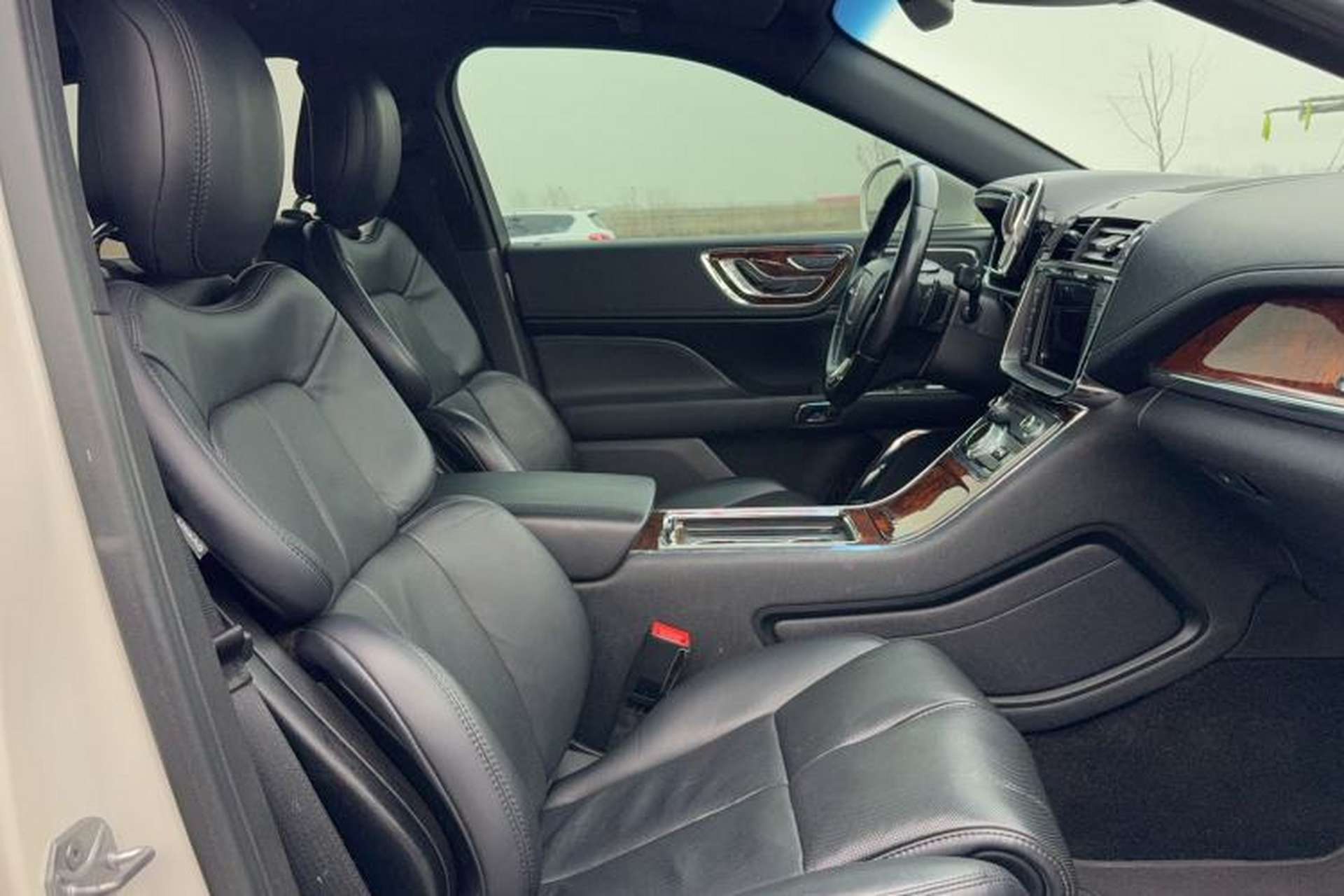 Used Lincoln Continental 2017 2.0T Two-Wheel-Drive Luxury Edition Interior 4