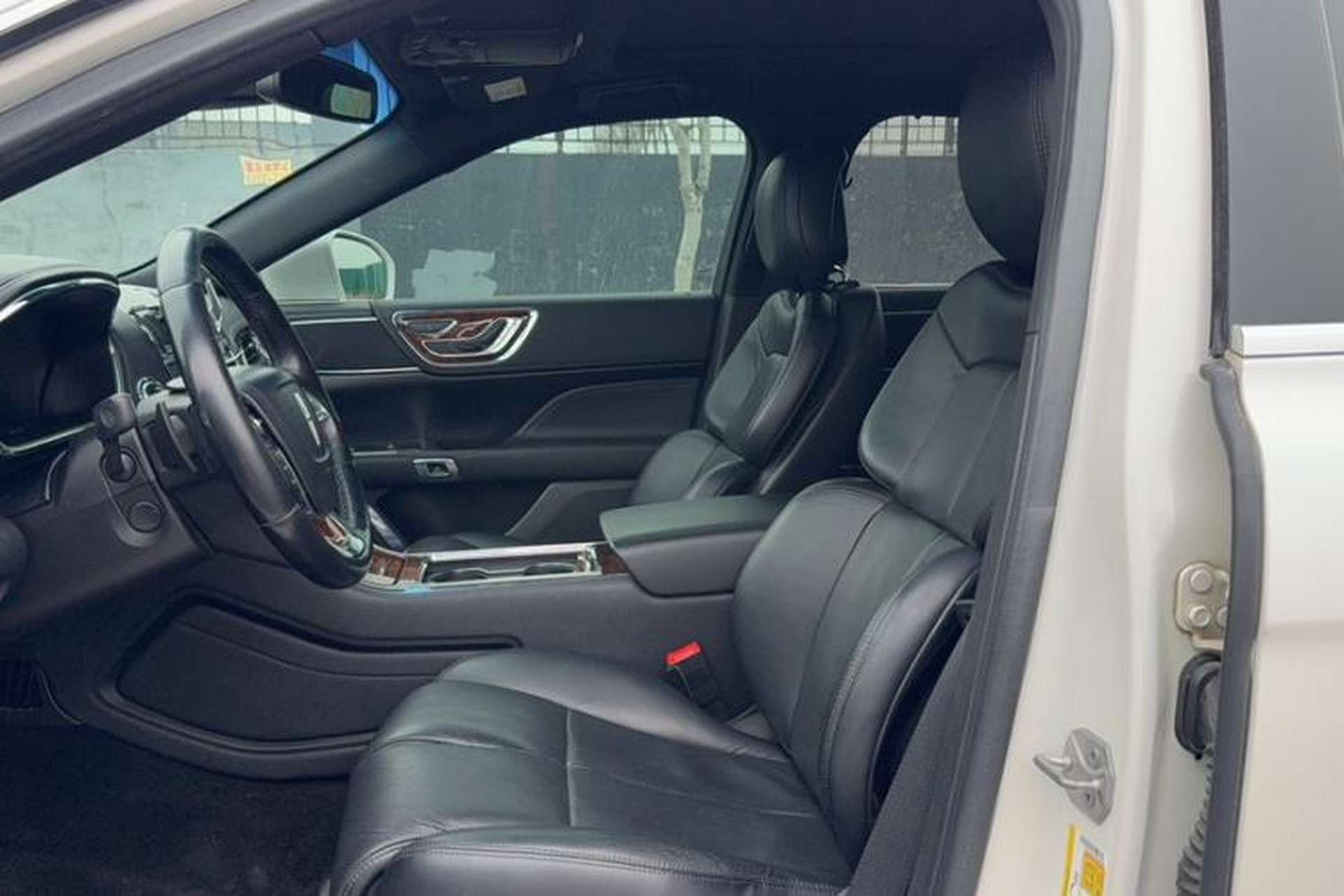 Used Lincoln Continental 2017 2.0T Two-Wheel-Drive Luxury Edition Left Front Seat