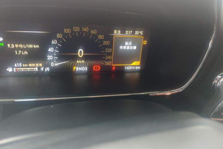 Used Lincoln Continental 2017 2.0T Two-Wheel Drive Deluxe Edition Odometer Close Up