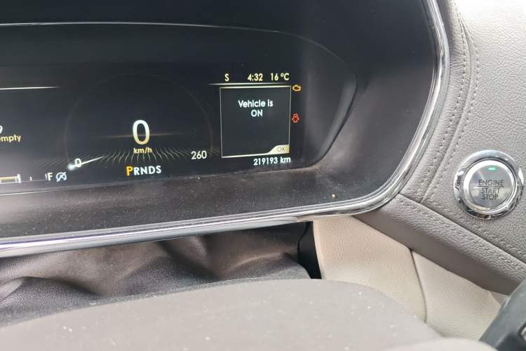 Used Lincoln Continental 2017 2.0T Two-Wheel Drive Deluxe Edition Odometer Close Up