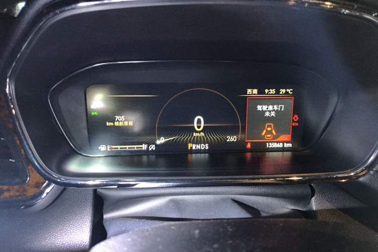 Used Lincoln Continental 2017 2.0T Two-Wheel Drive Deluxe Edition Odometer Close Up