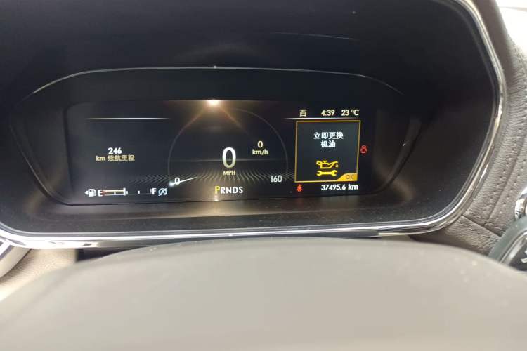 Used Lincoln Continental 2017 2.0T Two-Wheel Drive Deluxe Edition Odometer Close Up