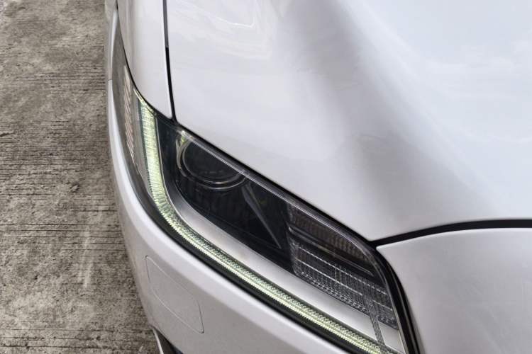 Used Lincoln Continental 2017 2.0T Two-Wheel Drive Deluxe Edition Right Front Headlight