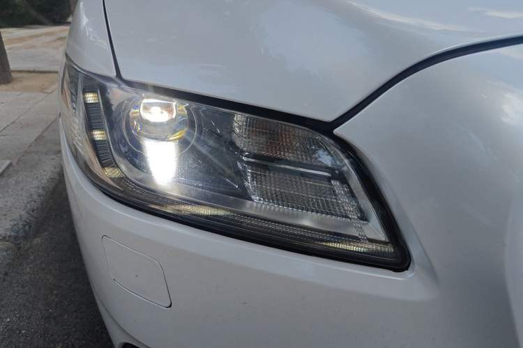 Used Lincoln Continental 2017 2.0T Two-Wheel Drive Deluxe Edition Right Front Headlight