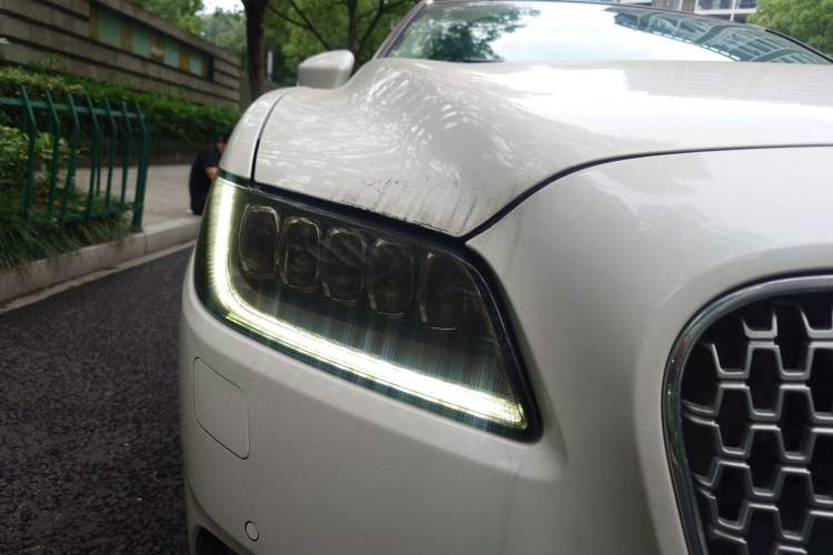 Used Lincoln Continental 2017 2.0T Two-Wheel Drive Prestige Edition Right Front Headlight