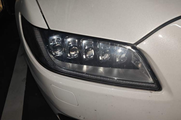 Used Lincoln Continental 2017 2.0T Two-Wheel Drive Prestige Edition Right Front Headlight