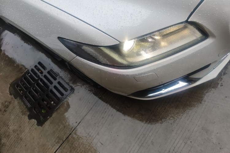 Used Lincoln Continental 2017 2.0T Two-Wheel Drive Deluxe Edition Right Front Headlight
