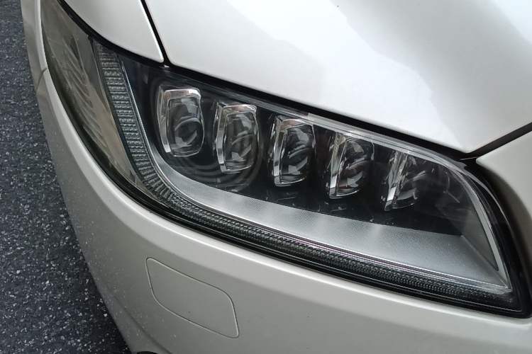 Used Lincoln Continental 2017 3.0T Four-Wheel Drive Prestige Edition Right Front Headlight