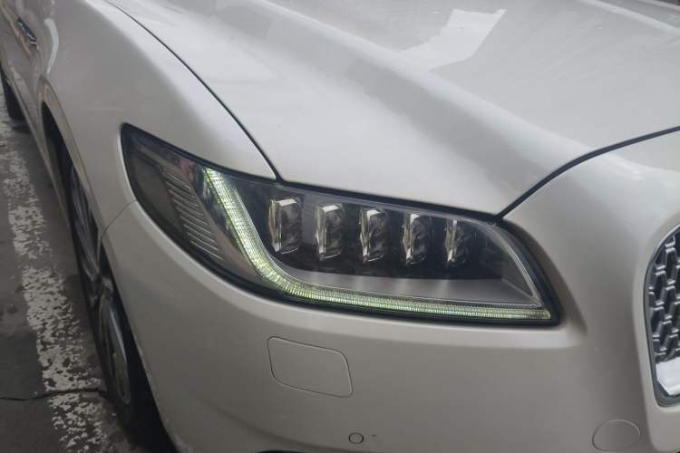Used Lincoln Continental 2017 2.0T Two-Wheel Drive Prestige Edition Right Front Headlight