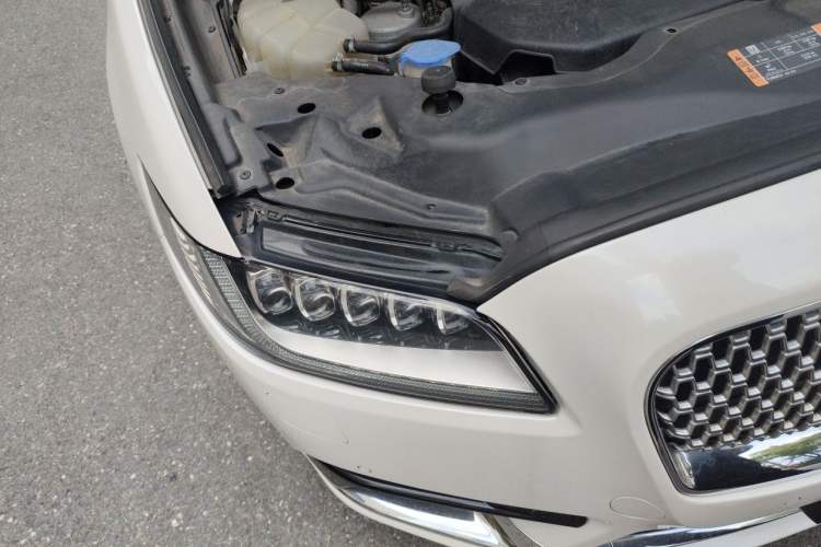 Used Lincoln Continental 2017 2.0T Two-Wheel-Drive Luxury Edition Right Front Headlight