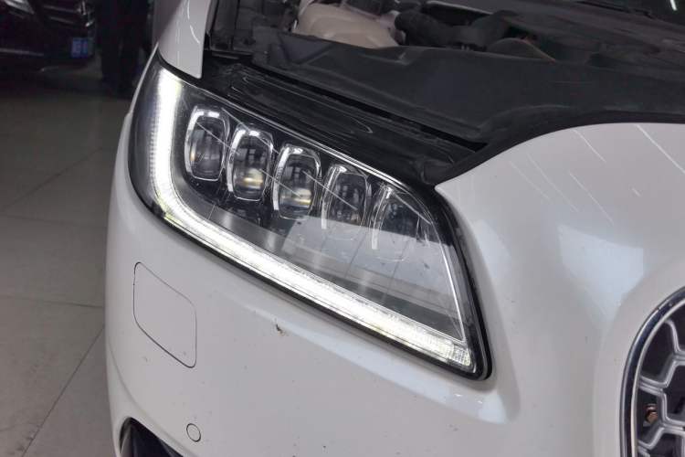 Used Lincoln Continental 2017 3.0T Four-Wheel Drive Prestige Edition Right Front Headlight