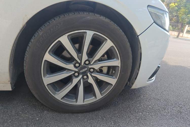 Used Lincoln Continental 2017 2.0T Two-Wheel Drive Deluxe Edition Right Front Wheel Hub