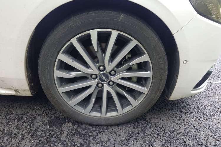 Used Lincoln Continental 2017 2.0T Two-Wheel Drive Prestige Edition Right Front Wheel Hub