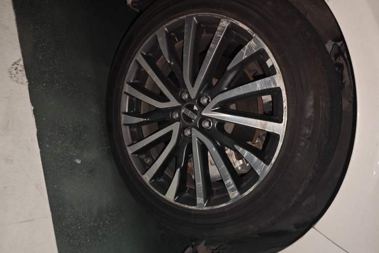 Used Lincoln Continental 2017 2.0T Two-Wheel Drive Prestige Edition Right Front Wheel Hub