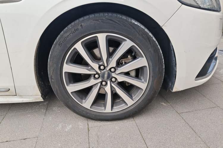 Used Lincoln Continental 2017 2.0T Two-Wheel Drive Deluxe Edition Right Front Wheel Hub