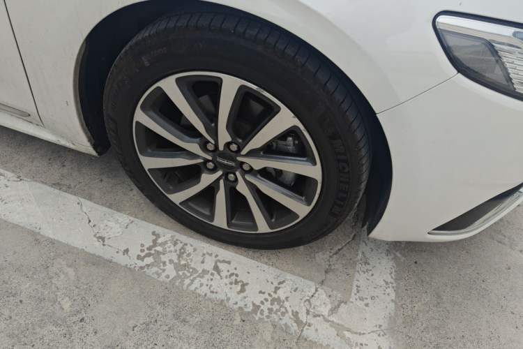 Used Lincoln Continental 2017 2.0T Two-Wheel Drive Deluxe Edition Right Front Wheel Hub