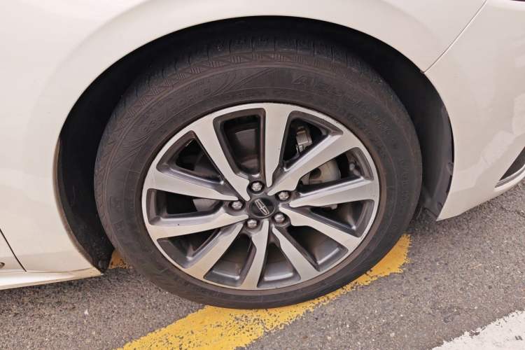 Used Lincoln Continental 2017 2.0T Two-Wheel Drive Deluxe Edition Right Front Wheel Hub