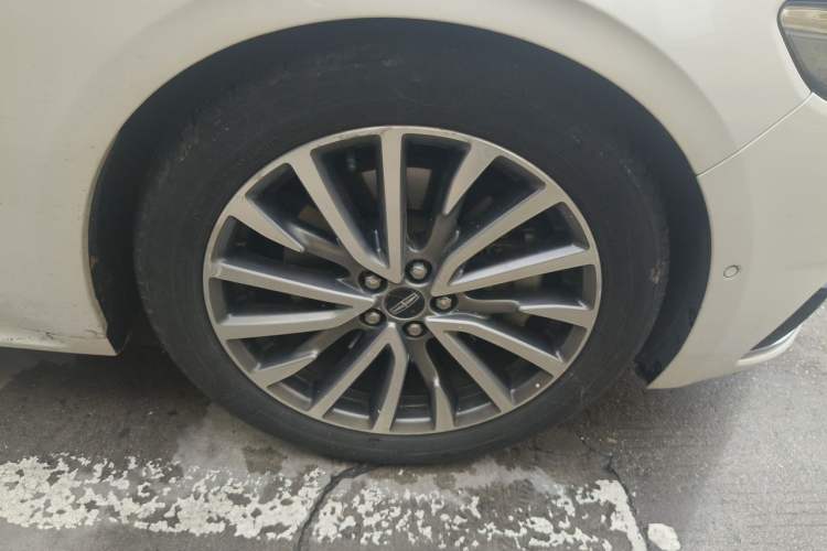 Used Lincoln Continental 2017 2.0T Two-Wheel Drive Prestige Edition Right Front Wheel Hub