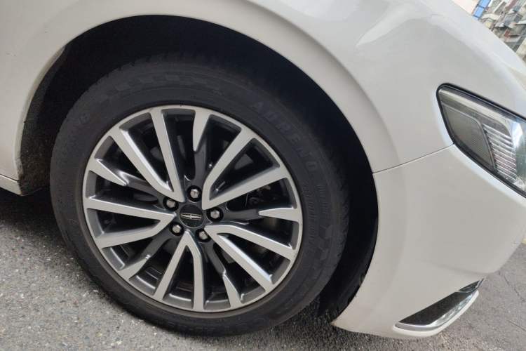 Used Lincoln Continental 2017 2.0T Two-Wheel-Drive Luxury Edition Right Front Wheel Hub