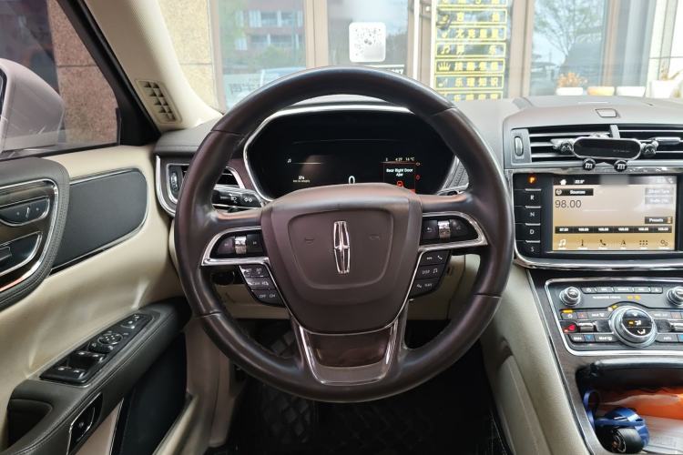 Used Lincoln Continental 2017 2.0T Two-Wheel Drive Deluxe Edition Steering Wheel
