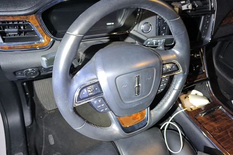 Used Lincoln Continental 2017 2.0T Two-Wheel Drive Deluxe Edition Steering Wheel