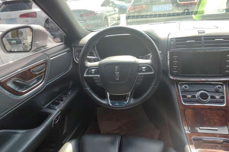 Used Lincoln Continental 2017 2.0T Two-Wheel-Drive Luxury Edition Steering Wheel