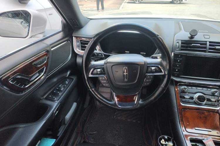 Used Lincoln Continental 2017 2.0T Two-Wheel-Drive Luxury Edition Steering Wheel
