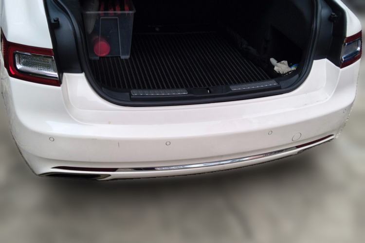 Used Lincoln Continental 2017 2.0T Two-Wheel Drive Deluxe Edition Trunk