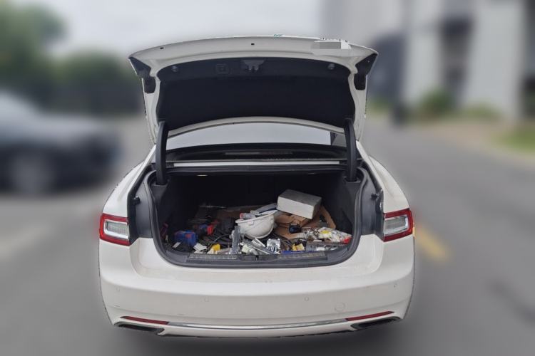 Used Lincoln Continental 2017 2.0T Two-Wheel-Drive Luxury Edition Trunk