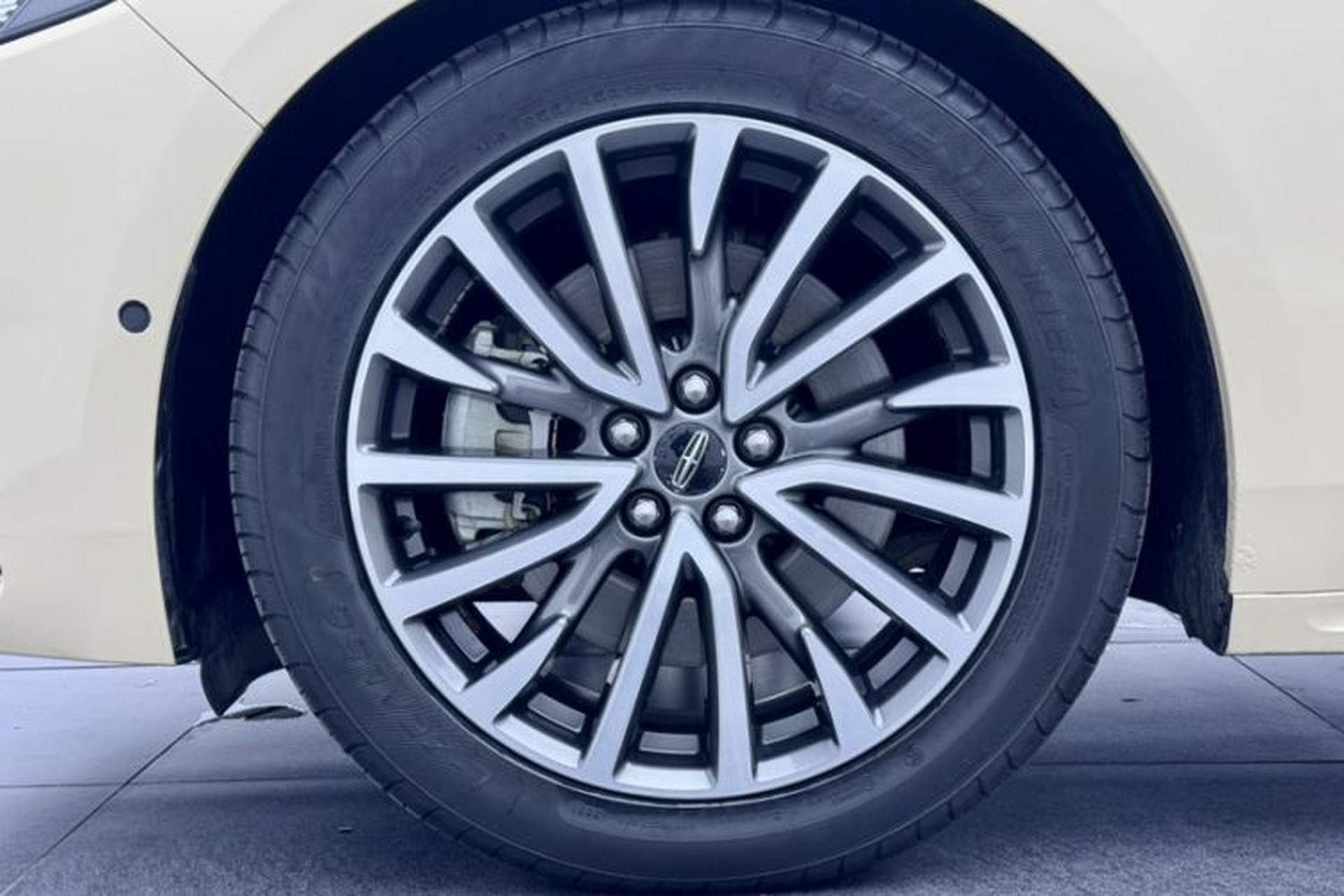 Used Lincoln Continental 2017 2.0T Two-Wheel Drive Prestige Edition Exterior 3