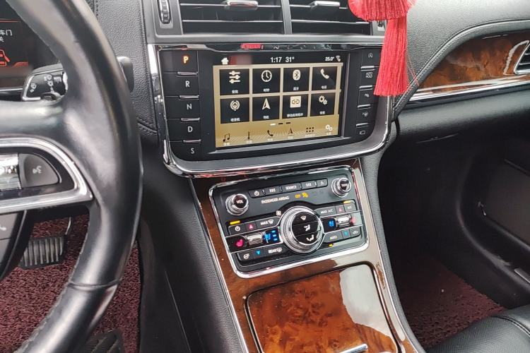 Used Lincoln Continental 2018 2.0T Two-Wheel Drive Prestige Edition Audio And AC Panel