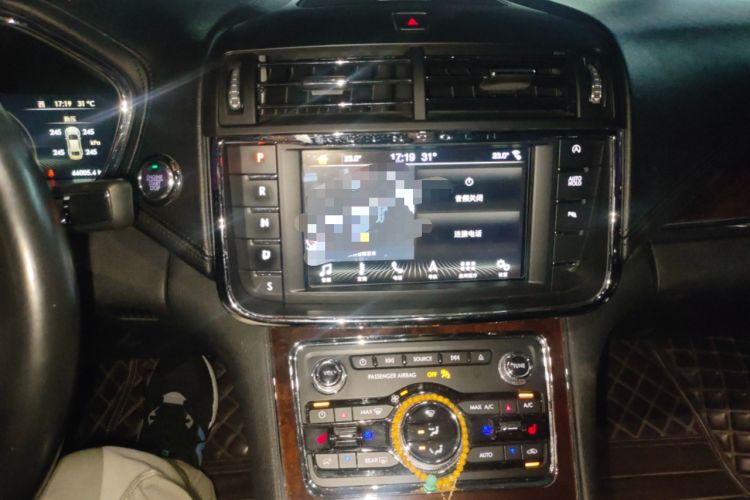 Used Lincoln Continental 2018 2.0T Two-Wheel Drive Luxury Edition Audio And AC Panel