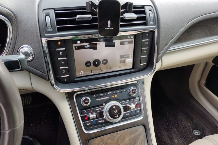 Used Lincoln Continental 2018 2.0T Two-Wheel Drive Deluxe Edition Audio And AC Panel