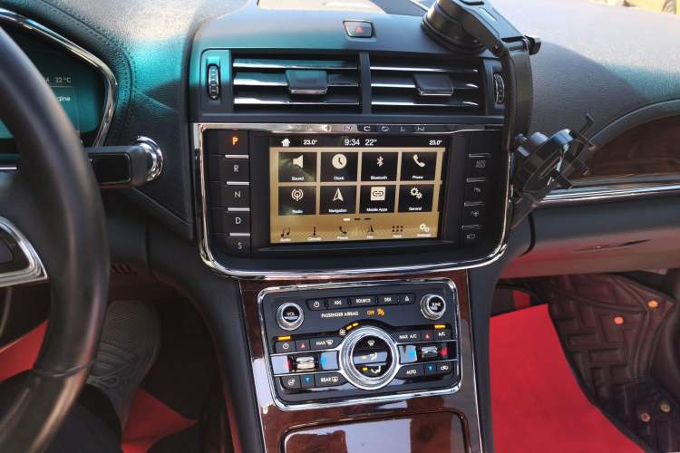Used Lincoln Continental 2018 3.0T Four-Wheel Drive Prestige Edition Audio And AC Panel