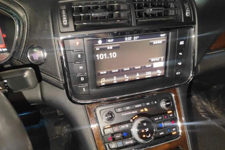Used Lincoln Continental 2018 3.0T Four-Wheel Drive Prestige Edition Audio And AC Panel
