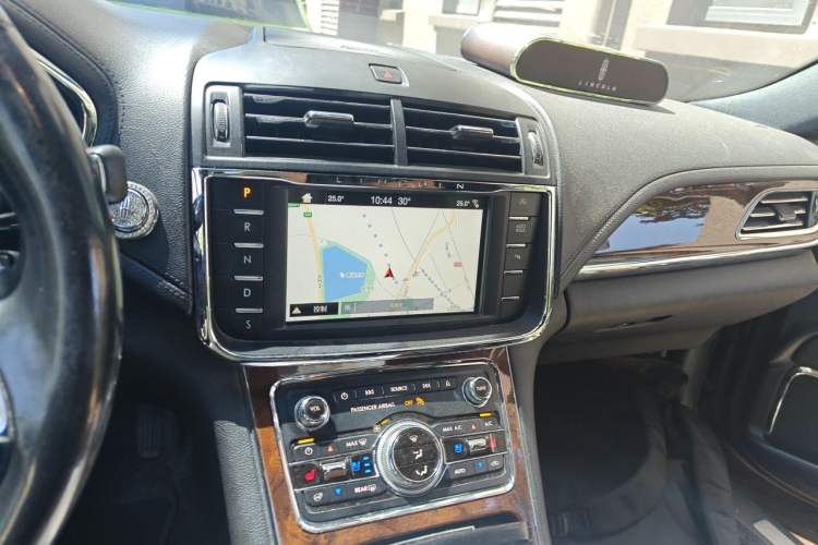 Used Lincoln Continental 2018 2.0T Two-Wheel Drive Luxury Edition Audio And AC Panel