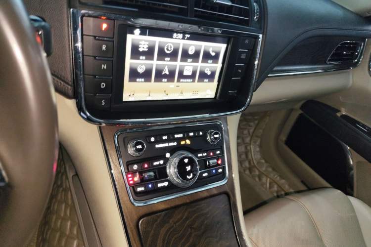 Used Lincoln Continental 2018 2.0T Two-Wheel Drive Deluxe Edition Audio And AC Panel