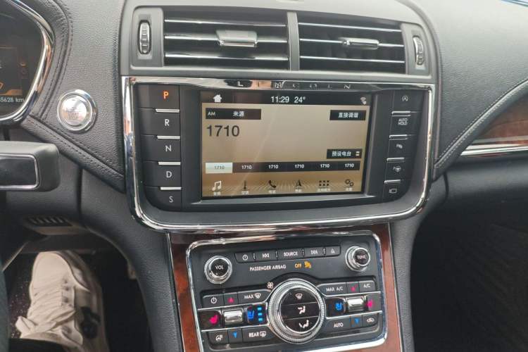 Used Lincoln Continental 2018 2.0T Two-Wheel Drive Prestige Edition Audio And AC Panel