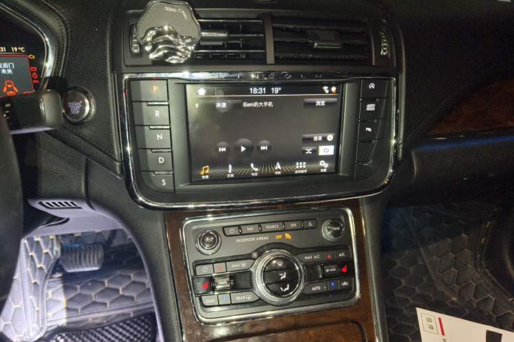 Used Lincoln Continental 2018 2.0T Two-Wheel Drive Deluxe Edition Audio And AC Panel