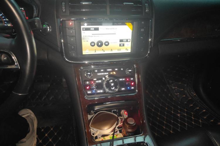 Used Lincoln Continental 2018 2.0T Two-Wheel Drive Deluxe Edition Audio And AC Panel