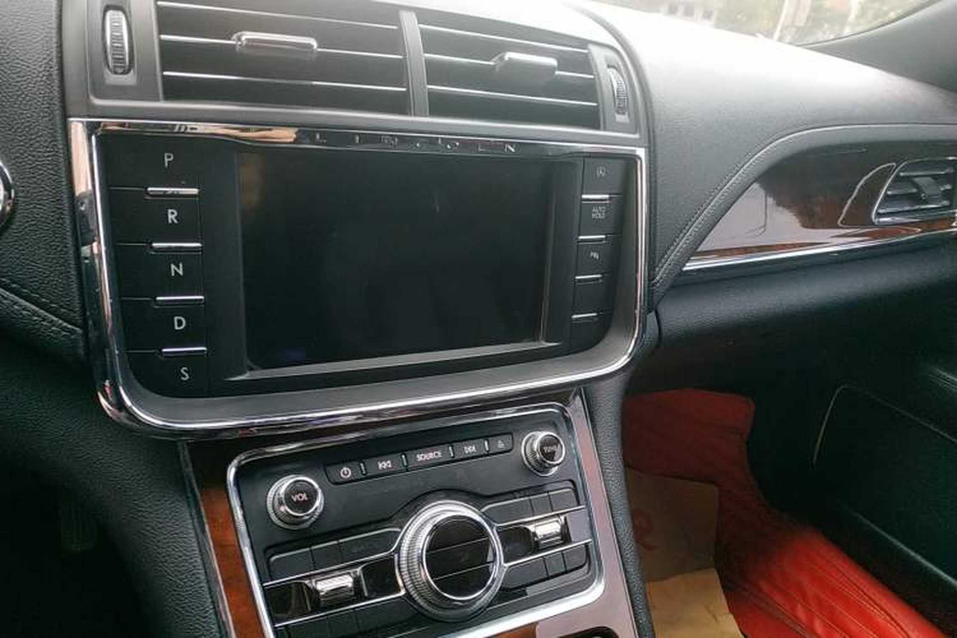 Used Lincoln Continental 2018 2.0T Two-Wheel Drive Deluxe Edition Audio And AC Panel