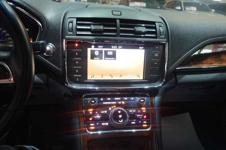 Used Lincoln Continental 2018 2.0T Two-Wheel Drive Deluxe Edition Audio And AC Panel