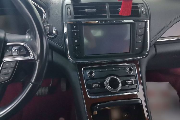 Used Lincoln Continental 2018 2.0T Two-Wheel Drive Deluxe Edition Audio And AC Panel