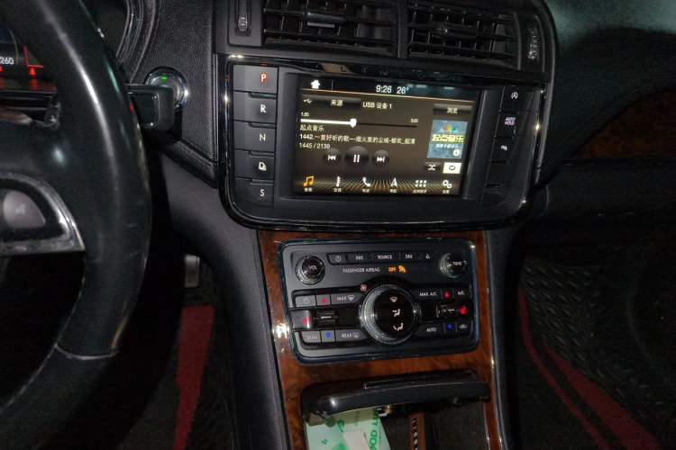 Used Lincoln Continental 2018 2.0T Two-Wheel Drive Deluxe Edition Audio And AC Panel