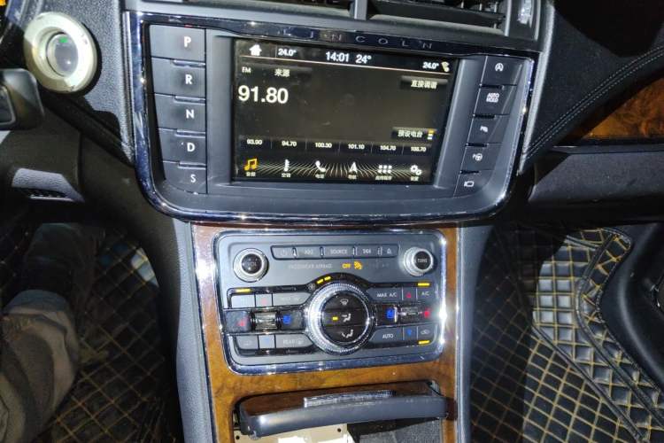 Used Lincoln Continental 2018 2.0T Two-Wheel Drive Prestige Edition Audio And AC Panel