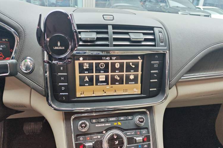 Used Lincoln Continental 2018 2.0T Two-Wheel Drive Deluxe Edition Audio And AC Panel