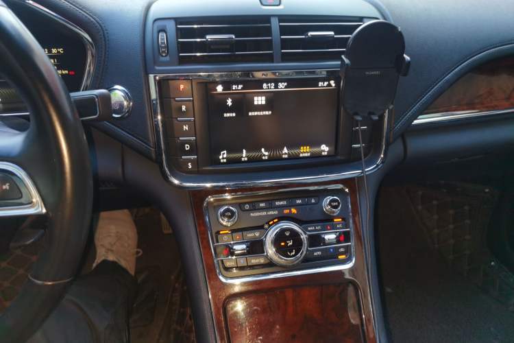 Used Lincoln Continental 2018 2.0T Two-Wheel Drive Deluxe Edition Audio And AC Panel