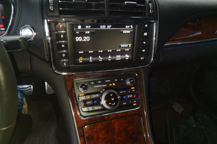 Used Lincoln Continental 2018 2.0T Two-Wheel Drive Prestige Edition Audio And AC Panel